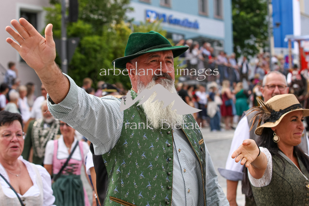 993T2083 | Eröffnung des 150 Pichelsteinerfest in Regen mit Ministerpräsident Markus Söder und Wirtschaftsminister Hubert Aiwanger
