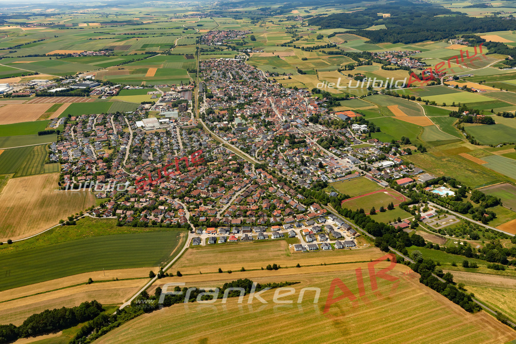 Das Luftbild zeigt :  Geiselhöring - Die Luftaufnahme wurde 2023 vom UL-Flugzeug aus erstellt ( keine Drohne ) - Hochauflösende Luftaufnahme - Für grossformatige Ausdrucke geeignet. Die Geschenkidee !Mit Lizenz und Bildrechte bestellbar