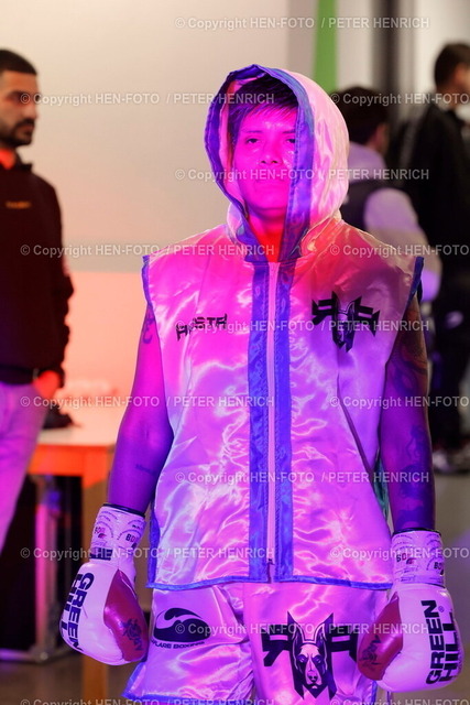 Profiboxen Live | 15.03.2025 Boxen Kampfabend Boxveranstaltung LIVE PROFIBOXEN 3B Promotions BDB Bund Deutscher Berufsboxer in der Böllenfalltorhalle Super Weltergewicht zwischen Leonie Müller Ayee (Darmstadt / Deutschland) und Bildmitte Rosa Maria Acosta Carrion (Rom / Italien) (Foto: Peter Henrich) - Realisiert mit Pictrs.com