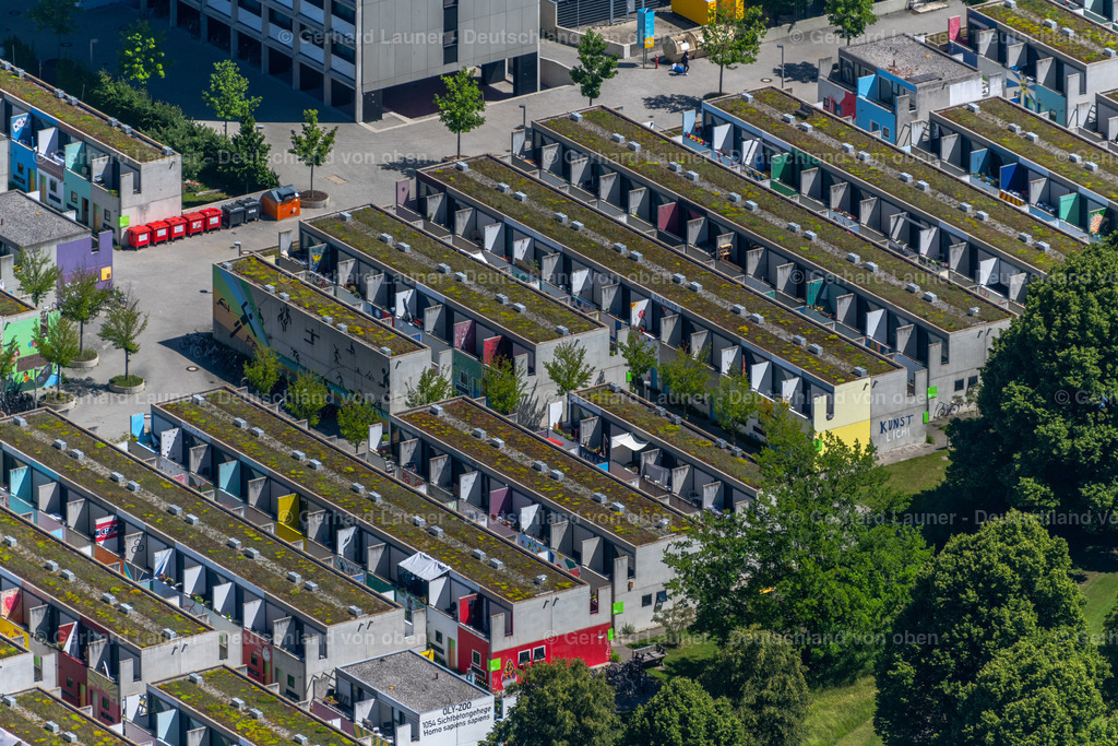 4031093 | MüNCHEN 12.06.2020 Studenten- Appartements im ehemaligen Olympiadorf im Ortsteil Milbertshofen-Am Hart in München im Bundesland Bayern, Deutschland. Weiterführende Informationen bei: Studentenwerk München. // Student Residence - Building Olympiadorf in the district Milbertshofen-Am Hart in Munich in the state Bavaria, Germany. Further information at: Studentenwerk Muenchen. Foto: Gerhard Launer