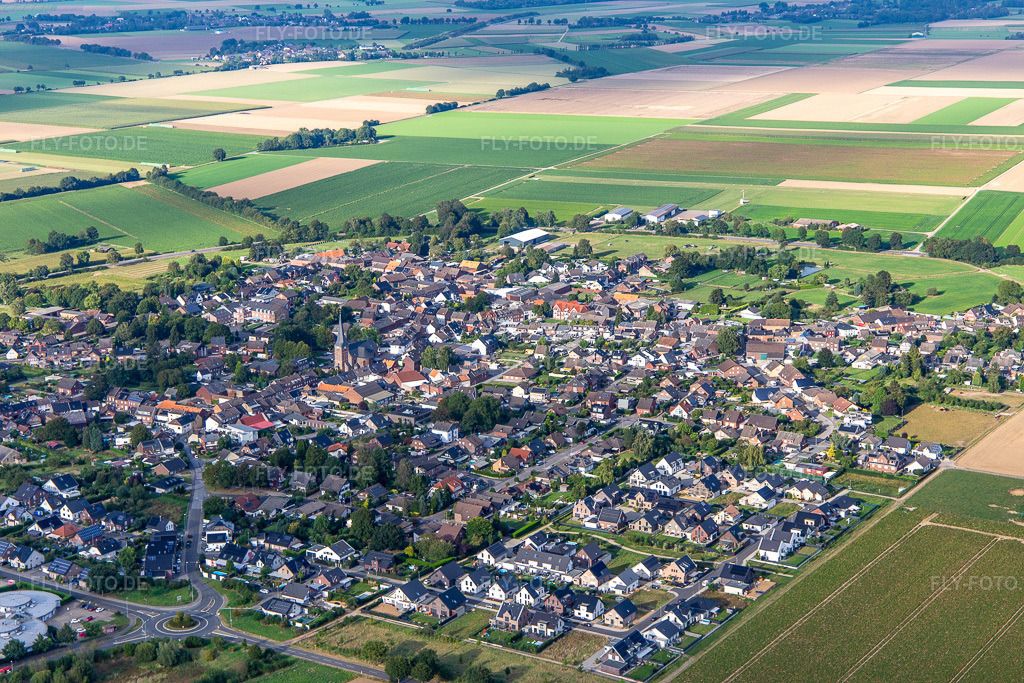 Luftbild: Ortschaft von Südwesten im Ortsteil Kückhoven in Erkelenz im Bundesland Nordrhein-Westfalen in Deutschland. Foto: IMG_143307.jpg vom 07.09.2024 durch Werner Riehm/FLY-FOTO.de