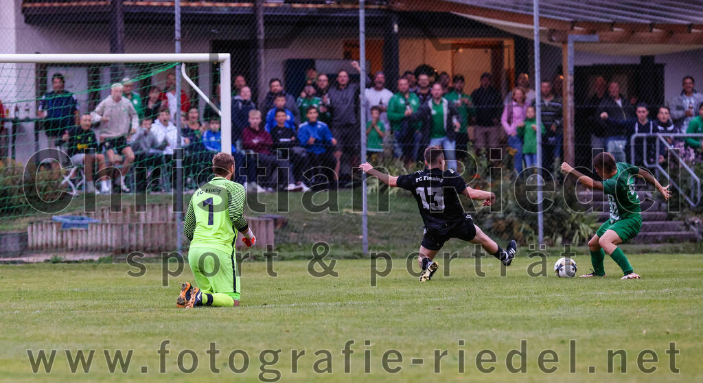 2023-07-25_086_SpVgg_Neuching_gegen_FC_Finsing | Neuching, Deutschland, 25.07.2023:
Fußball, A-Klasse 2023 / 2024, Toto Pokal, SpVgg Neuching gegen FC Finsing, Endergebnis: 2:4

Torwart Daniel Schröder (FC Finsing, #1), Patrick Forchhammer (FC Finsing, #13), Til Koschewa (SpVgg Neuching, #9)

Foto: Christian Riedel / fotografie-riedel.net