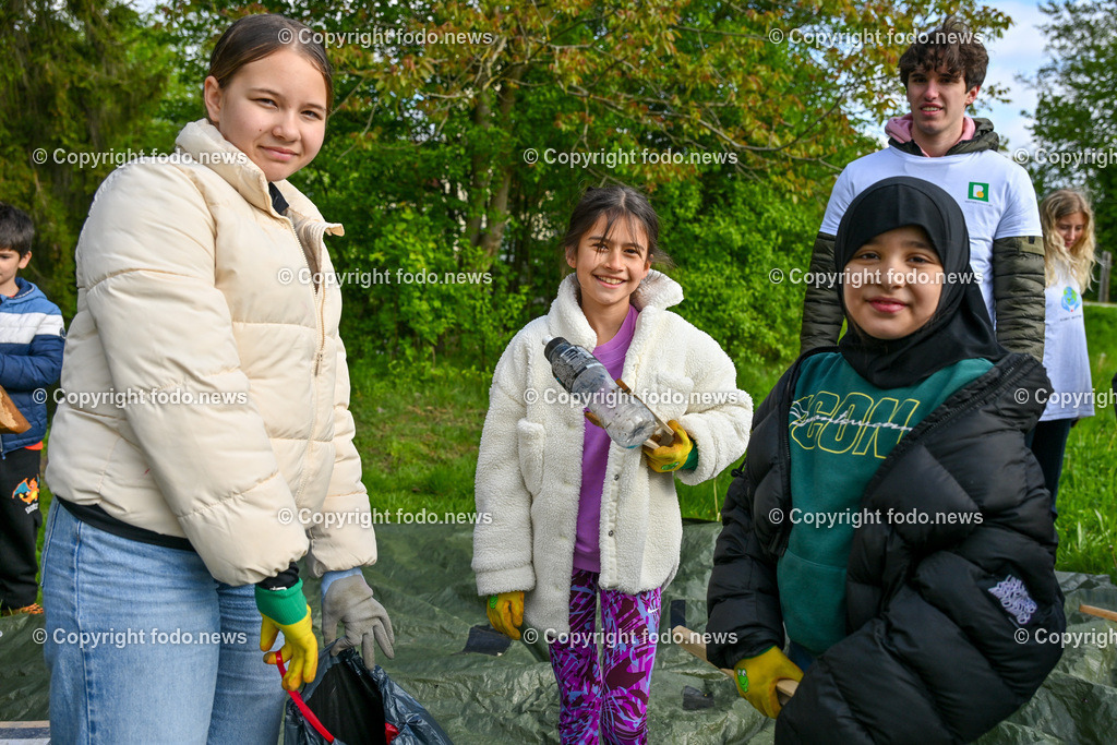 Traun_ VS Dyoniesen Muellsammeln_ 25.04.2024-3 | 24.04.2024, Traun, AUT, VS Dyonisen, im Bild VS Dyoniesen Muellsammeln mit Umweltaktivist Felix Kreiner