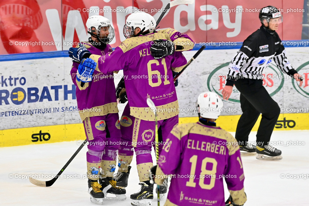 EC Kellerberg vs. EC Arnoldstein | Jubel EC Kellerberg Mannschaft, #18 Orter Andreas EC Kellerberg, #61 Albl Patrick EC Kellerberg, Wassermann Michael Referee, EC Kellerberg vs. EC Arnoldstein, EC Kellerberg vs. EC Arnoldstein am 03.02.2025 in Villach (Stadthalle Villach), Austria, (Photo by Bernd Stefan)