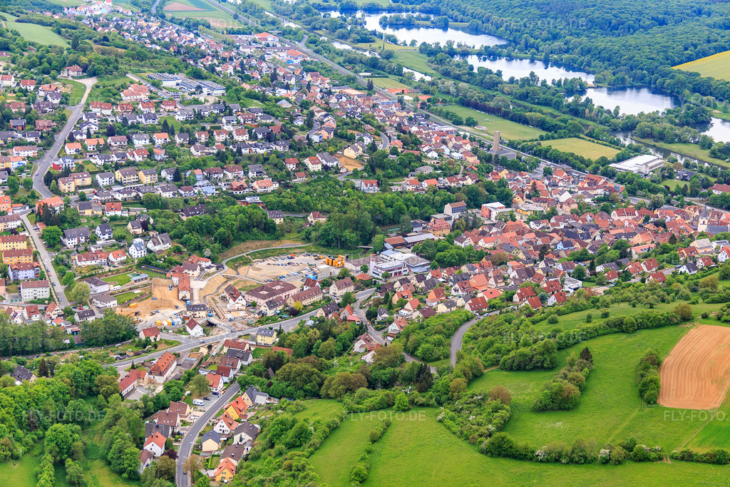 Luftbild: Hofheimer Straße in Schonungen im Bundesland Bayern in Deutschland. Foto: IMG_079100.jpg vom 15.05.2015 durch Werner Riehm/FLY-FOTO.de