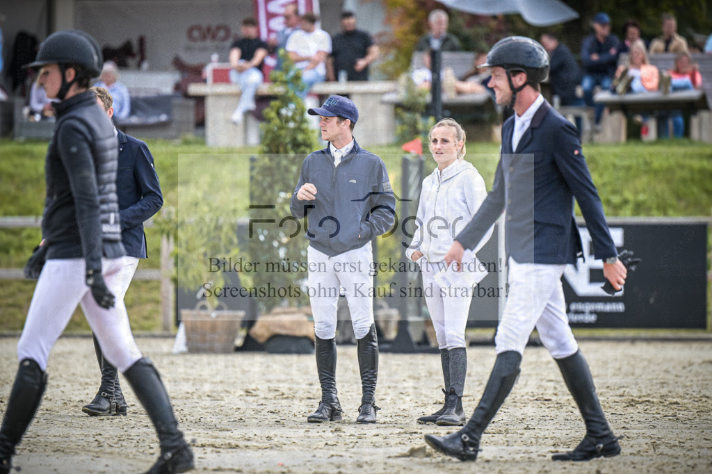 DOS_0080-2 | Entdecke hochwertige Reitturnierfotos von Foto Oger. Professionell, emotional und authentisch – jetzt Lieblingsmomente im Shop bestellen.Deutschlandweite Turnierfotografie. - Realisiert mit Pictrs.com