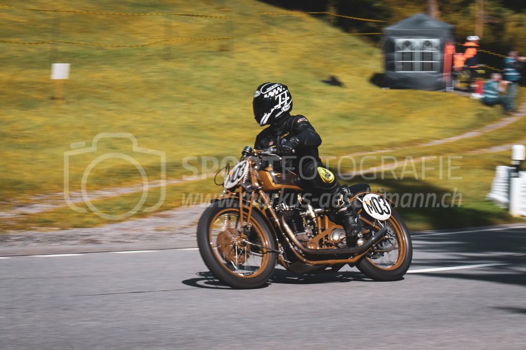 21. Arosa ClassicCar 2025 - 6. =September= 2025 | Das Feld der Motorräder am Arosa ClassicCar 2025..@arosaclassiccar, @arosa.official, #arosaclassiccar, #arosa, #76curves, #classiccarBild: Sportfotografie Markus Aeschimann | www.markus-aeschimann.ch - Realisiert mit Pictrs.com