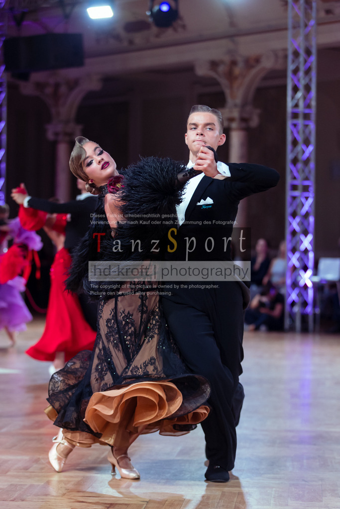 20250706_WDSF_Open_Youth_Std-dC25-4574 | Tanzsportbilder, Standardtanz, Lateintanz, WDSF, DTV, LTVB, dancecomp, goc, hessen tanzt, blaues band der spree, walzer, tango, wiener walzer, slowfox, quickstepp, samba, rumba, cha-cha-cha, paso doble. jive, hd-kroft photography, turniertanzsport