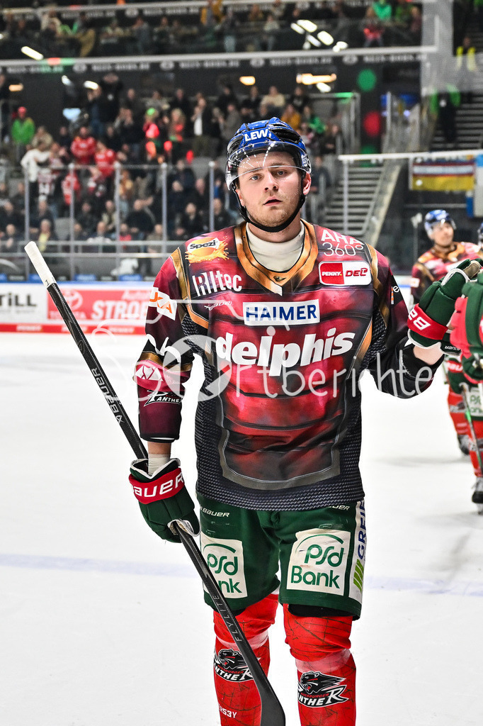 Augsburger Panther - Dresdner Eislöwen | AUGSBURG, DEUTSCHLAND - 06. MÄRZ: Jubel der Augsburger nach dem Treffer zum 3-2 durch D. J. BUSDEKER (Augsburger Panther 14) / Tor / Torschuetze / Freude / Happy / während dem Match zwischen den Augsburger Panthern und den Dresdner Eislöwen am 49. Spieltag der Penny DEL im Curt Frenzel Stadion