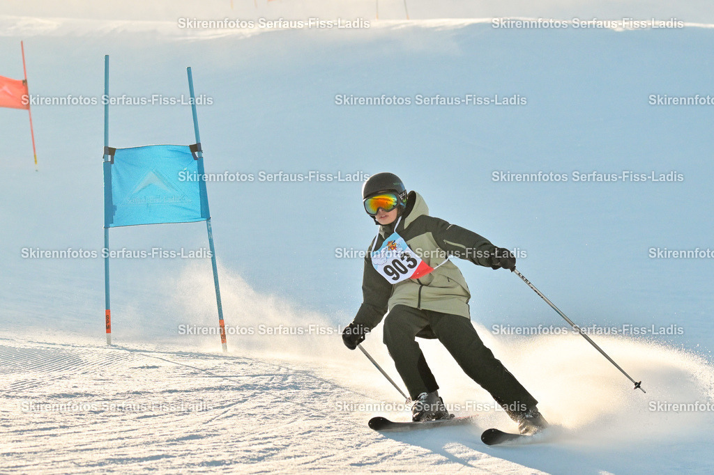 SRF_25.12.2025_0312 | Skirennfotos,Serfaus,Fiss,Ladis,Kinderskirennen,Winter,Tirol,Oberland,skirace,SFL,feelfree,weil wir's genießen,ski,Ski,skifahren,Sonnenplateau, - Realisiert mit Pictrs.com