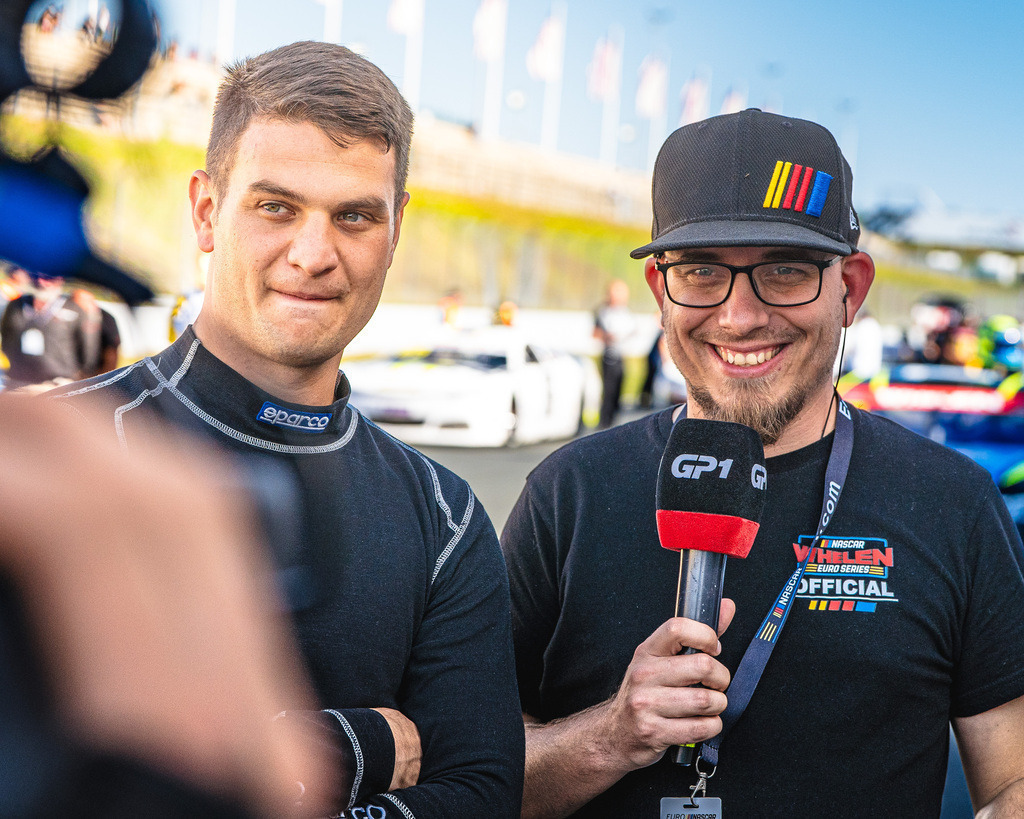 EURONASCAR OSCHERSLEBEN | Exklusive Motorsport-Fotografie aus Leipzig von TXO Media – für Rennfahrer, Teams & Sponsoren. Sausemuth liefert starke Bilder, die Emotion zeigen. Jetzt buchen & glänzen! - Realisiert mit Pictrs.com