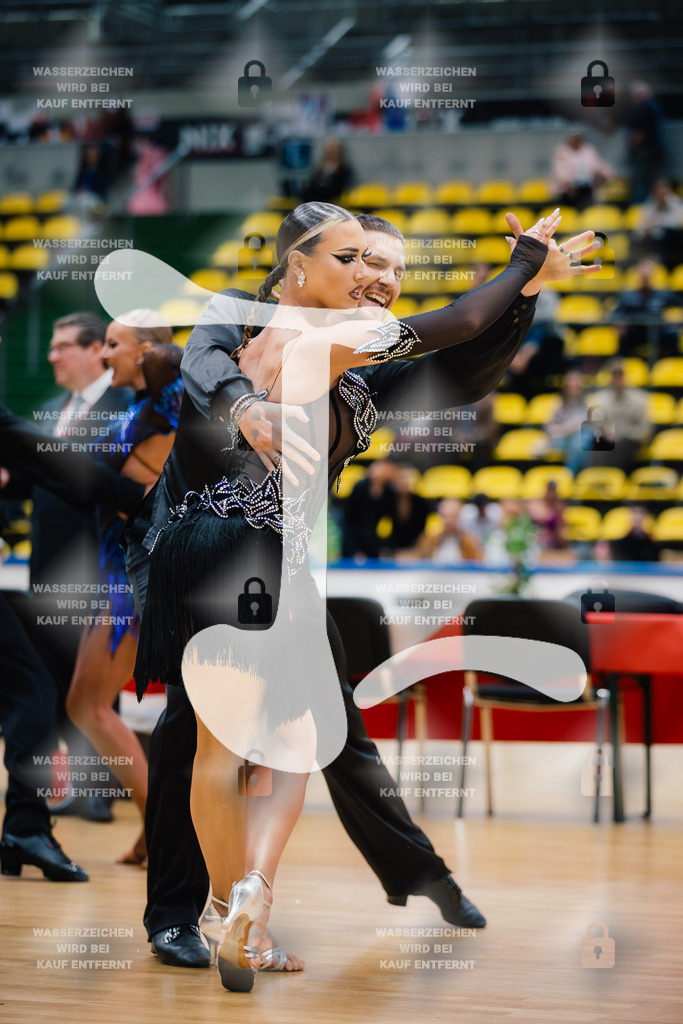 Hessen Tanzt WDSF International Open Latin 11th (43) Justin Lauer _ Rita Schumichin (TSC Saltatio Neustadt im TV 1860 Mußbach)-2025-05-18-4528 | Webshop for digital downloads and prints of dance sport, event & show photographer Julian Link - Realisiert mit Pictrs.com