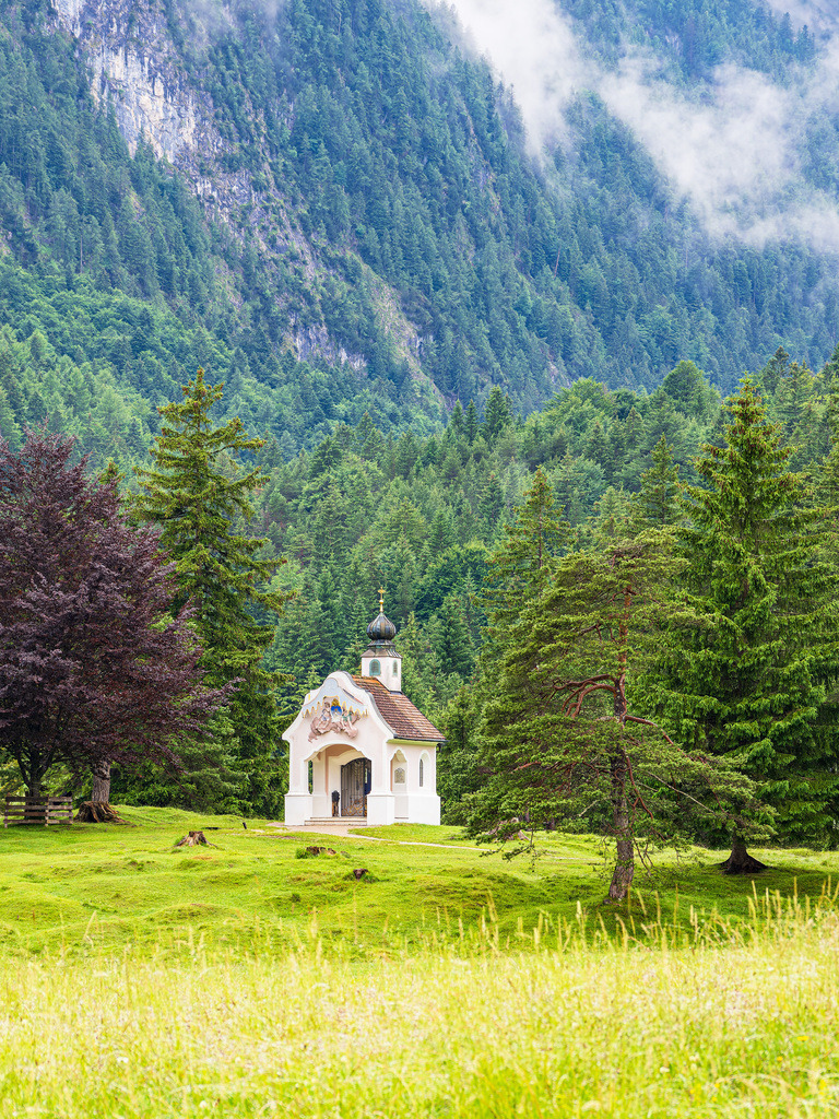 Die Kapelle Maria Königin am Lautersee bei Mittenwald | Die Kapelle Maria Königin am Lautersee bei Mittenwald.
