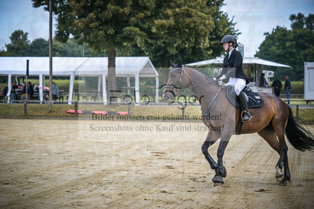 DOS_9478 | Entdecke hochwertige Reitturnierfotos von Foto Oger. Professionell, emotional und authentisch – jetzt Lieblingsmomente im Shop bestellen.Deutschlandweite Turnierfotografie. - Realisiert mit Pictrs.com