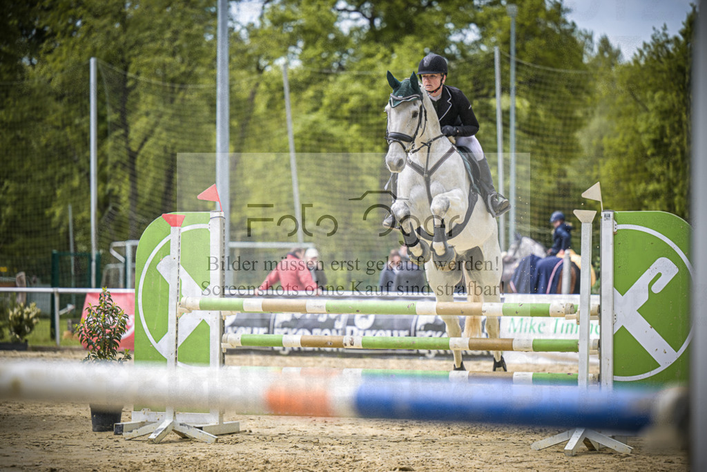 DOS_7833 | Entdecke hochwertige Reitturnierfotos von Foto Oger. Professionell, emotional und authentisch – jetzt Lieblingsmomente im Shop bestellen.Deutschlandweite Turnierfotografie. - Realisiert mit Pictrs.com