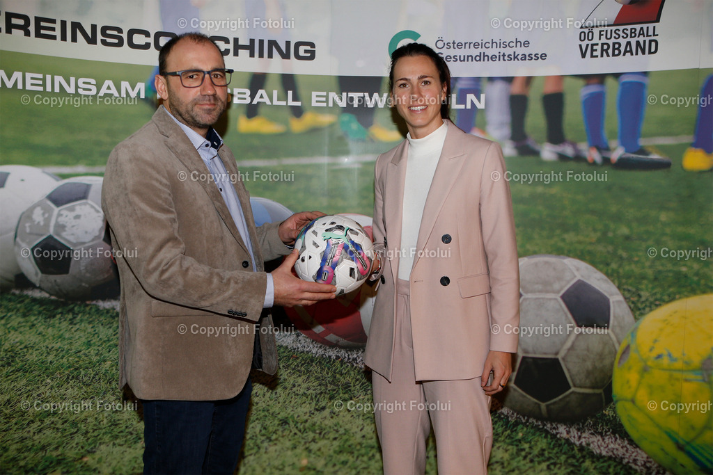 VEREINSCOACHING2023_68 | V.L.ALBERT MARINGER (OOEGKK) UND VIKTORIA SCHNADERBECK