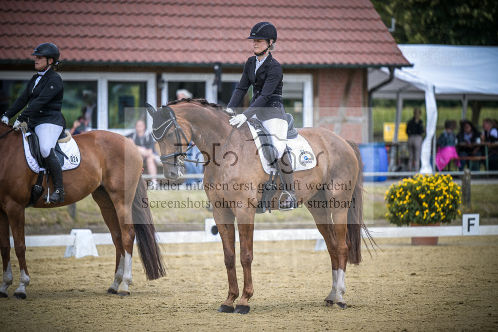 DOS_4698 | Entdecke hochwertige Reitturnierfotos von Foto Oger. Professionell, emotional und authentisch – jetzt Lieblingsmomente im Shop bestellen.Deutschlandweite Turnierfotografie. - Realisiert mit Pictrs.com