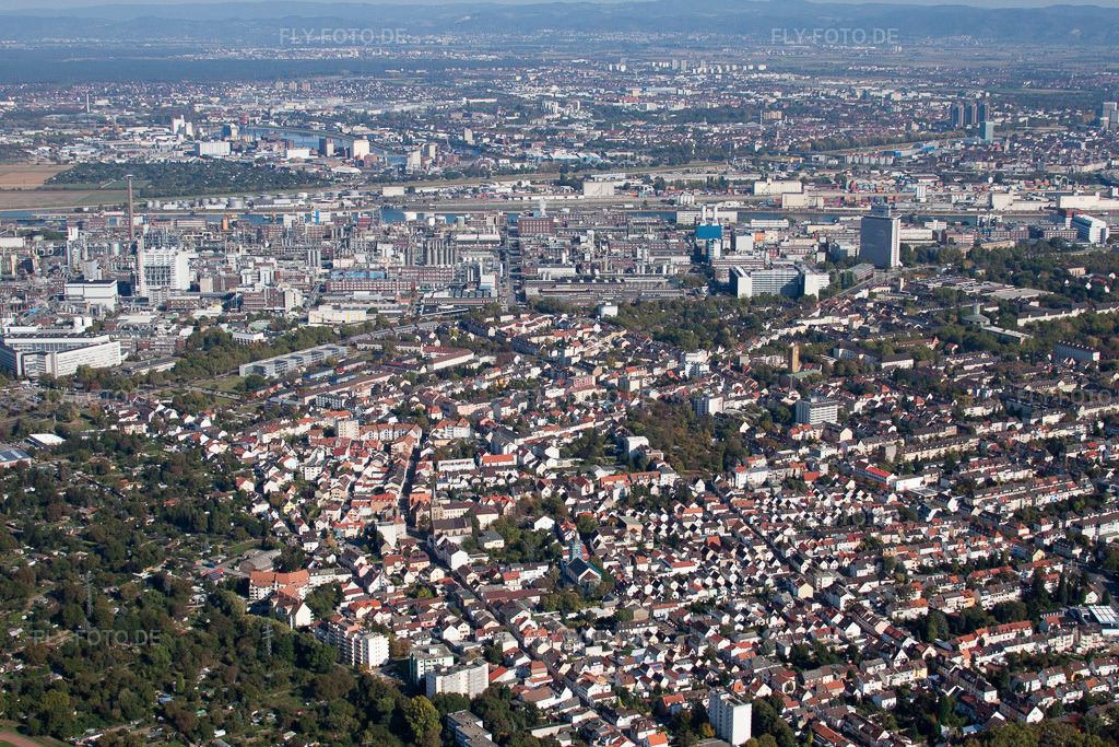 Luftbild: Werksgelände des Chemieproduzenten BASF am Ortsteil Friesenheim am Rhein im Ortsteil Friesenheim in Ludwigshafen im Bundesland Rheinland-Pfalz in Deutschland. Foto: IMG_21794.jpg vom 09.10.2009 durch Werner Riehm/FLY-FOTO.de