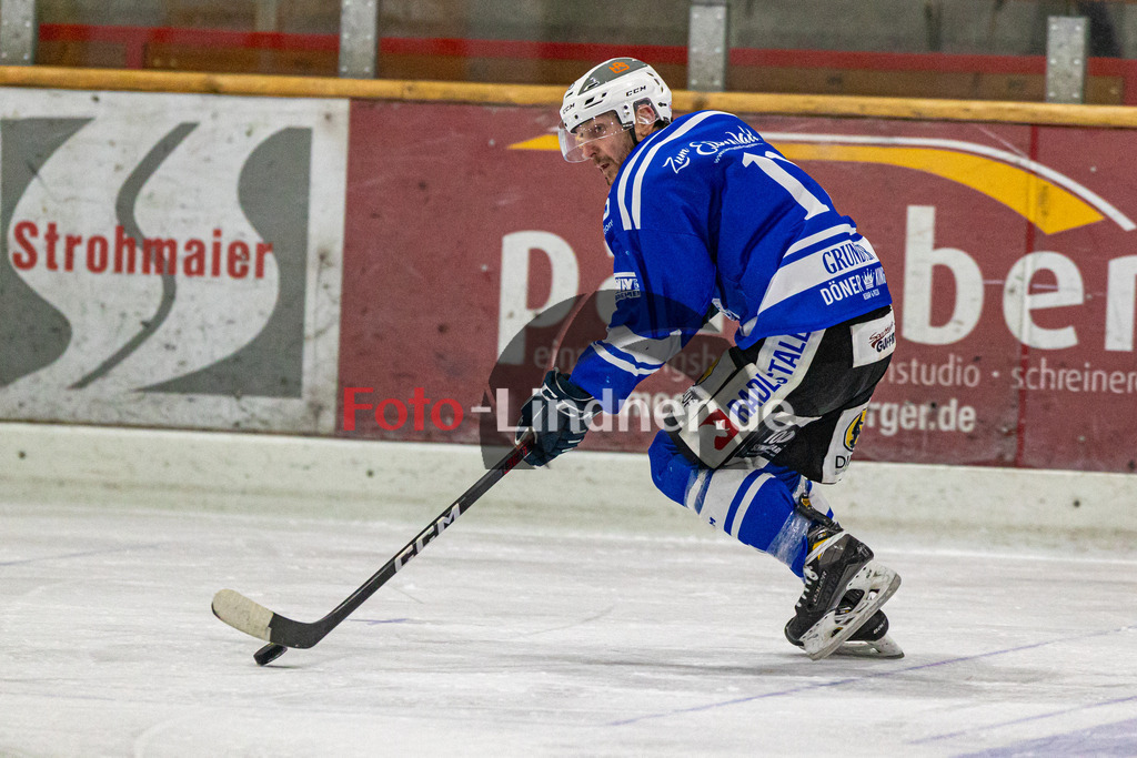 Achtelfinale Spiel 1 SC Forst vs EV Pegnitz ICE DOGS | Eishockey Landesliga Playoffs 2023/2024, Achtelfinale Spiel 1 SC Forst vs EV Pegnitz ICE DOGS, 20240218,
Bastian GRUNDNER (Nature Boyz 11) in Aktion,
2024-02-18 in Peißenberg (Eisstadion)
11 Bastian GRUNDNER (Nature Boyz 11)
Copyright: WolfgangxLindner foto-lindner.de