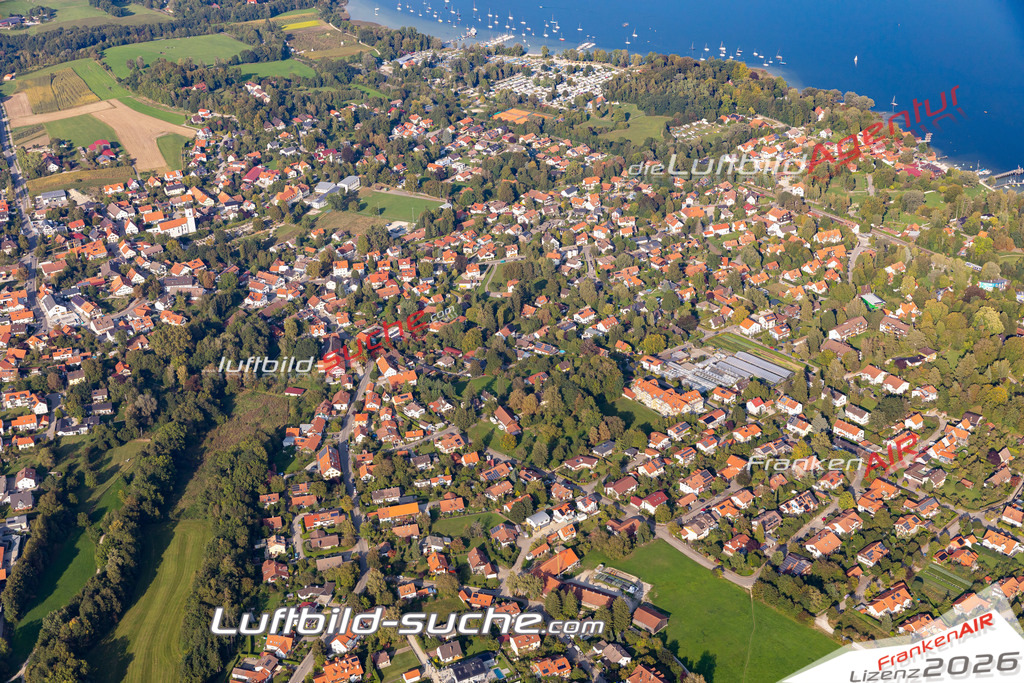Aktuelles Luftbild von  Utting am Ammersee - Die Luftaufnahme wurde 2020 mittels UL-Flugzeug erstellt ( keine Drohne ) - hochauflösende Kamera-Systeme von  Canon -Beste Qualität - Für grossformatige Ausdrucke geeignet. Die Geschenkidee !