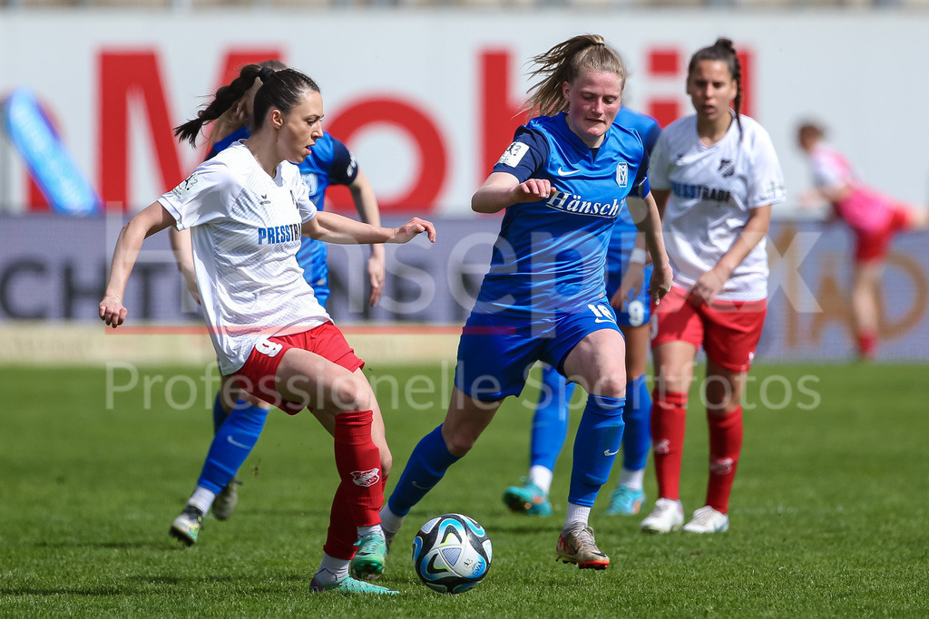 Fussball, 2. Frauen-Bundesliga, SV Meppen - SC Sand | v.li.: Leonie Kreil (SC Sand, 9) und Sarah Schulte (SV Meppen, 16) im Zweikampf, Duell, Dynamik, Aktion, Action, Spielszene, DIE DFB-RICHTLINIEN UNTERSAGEN JEGLICHE NUTZUNG VON FOTOS ALS SEQUENZBILDER UND/ODER VIDEOÄHNLICHE FOTOSTRECKEN. DFB REGULATIONS PROHIBIT ANY USE OF PHOTOGRAPHS AS IMAGE SEQUENCES AND/OR QUASI-VIDEO.