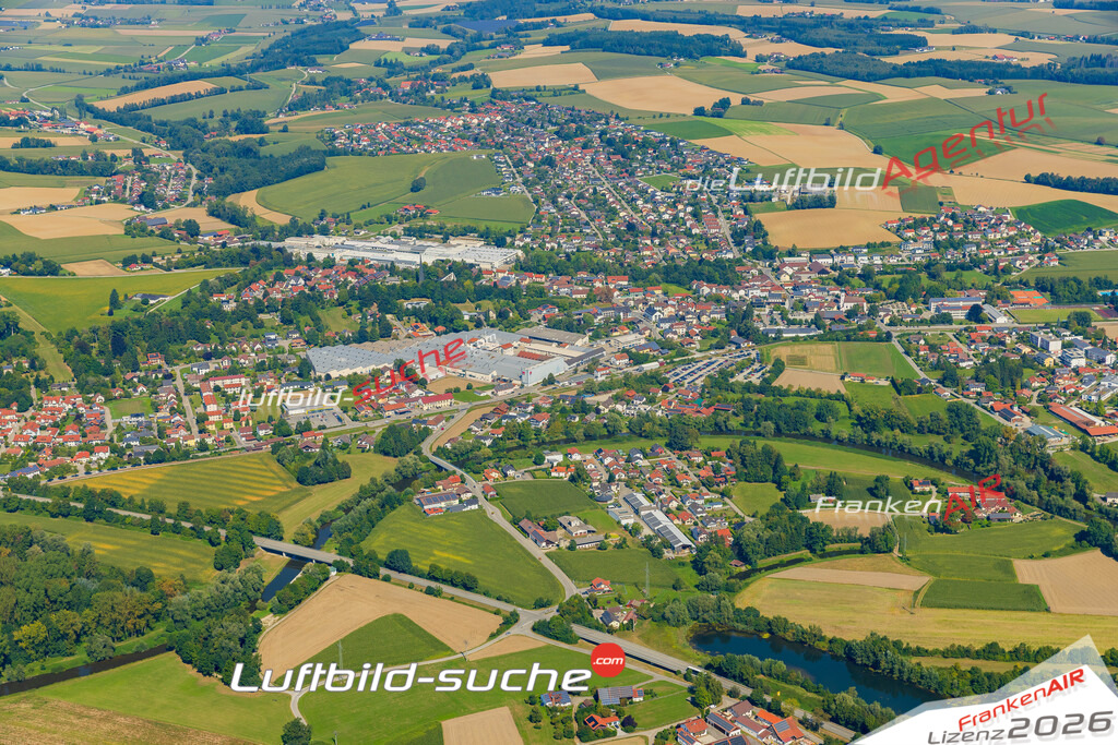 Luftaufnahme von Ruhstorf an der Rott - Die Luftaufnahme wurde 2025 vom UL-Flugzeug heraus erstellt ( keine Drohne ) - Hochauflösende Luftaufnahme - für professionelle Ausdrucke geeignet. Die Geschenkidee !Mit Lizenz und Bildrechte bestellbar