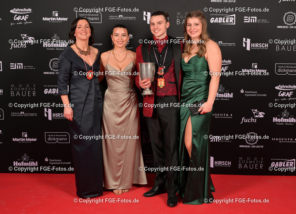 20240113-fge-fotos-0034 | Eröffnungsball der FGE am 13.01.2024 im Alten Stadttheater in Eichstätt. - Realisiert mit Pictrs.com