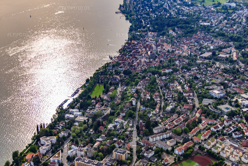 Luftbild: Stadt am Bodenseeufer von Südosten in Überlingen im Bundesland Baden-Württemberg in Deutschland. Foto: IMG_57527.jpg vom 08.06.2013 durch Werner Riehm/FLY-FOTO.de
