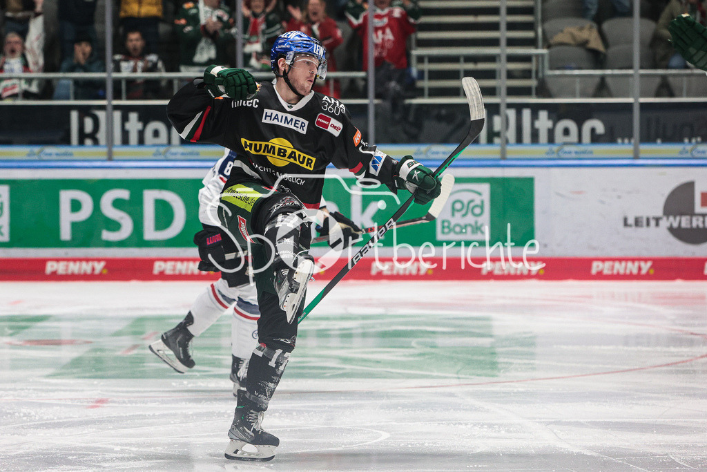 Augsburger Panther - Nürnberg ICE Tigers | Ryan KUFFNER (AEV #17) jubelt nach seinem Treffer zum 3-2 fuer die Panther
