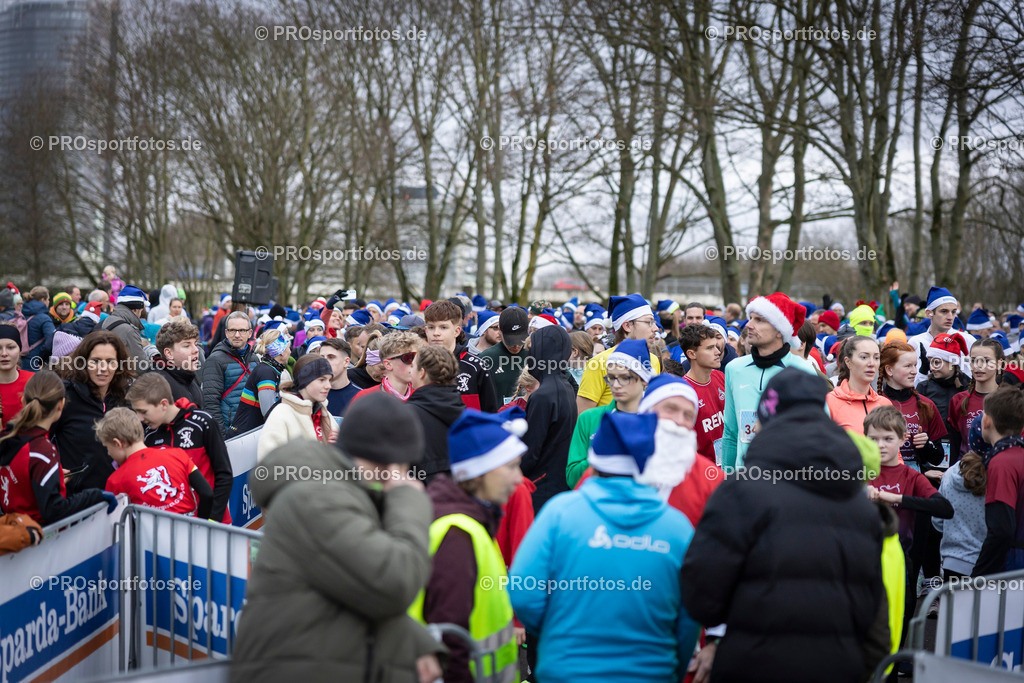 Bonner Nikolauslauf in Bonn, 08.12.2024 | Impressionen vom Bonner Nikolauslauf am 08.12.2024 in Bonn (Freizeitpark Rheinaue). Foto: BEAUTIFUL SPORTS/Axel Kohring
