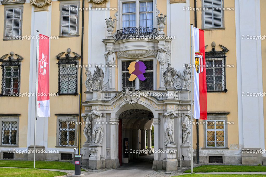 Eroeffnung der Ausstellung_ wie alles begann. Bruckners Visionen_ 02.05.2024-19 | 02.05.2024, St. Florian, AUT, Augustiner Chorherrenstift St. Florian, im Bild Eroeffnung der Ausstellung, wie alles begann. Bruckners Visionen

Toreinfahrt Stift Sankt Florian mit dem Bruckner Logo