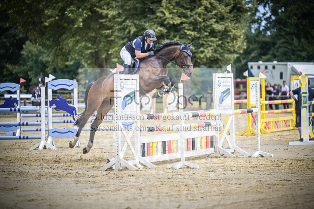 DOS_4459 | Entdecke hochwertige Reitturnierfotos von Foto Oger. Professionell, emotional und authentisch – jetzt Lieblingsmomente im Shop bestellen.Deutschlandweite Turnierfotografie. - Realisiert mit Pictrs.com