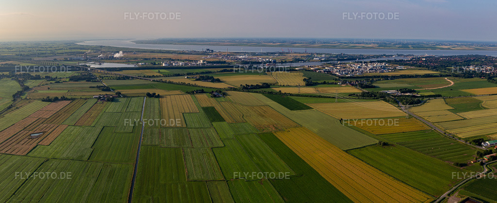 Luftbild: Mündung des Nord-Ostsee-Kanals in die Elbe in Brunsbüttel im Bundesland Schleswig-Holstein in Deutschland. Foto: IMG_0007111.jpg vom 11.07.2021 durch Werner Riehm/FLY-FOTO.de