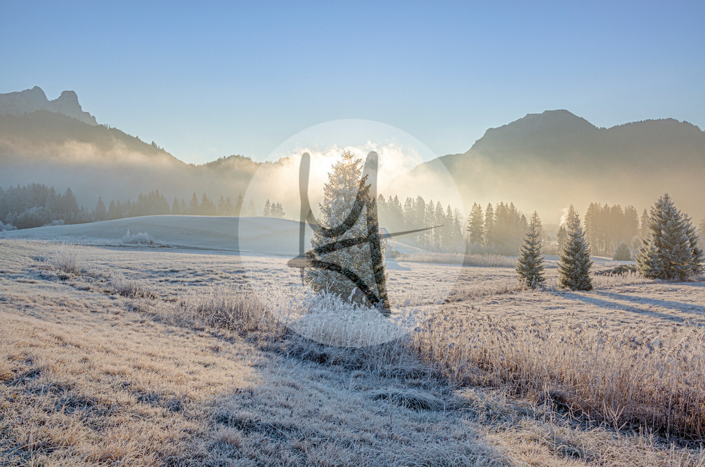 Mystische Morgensonne mit Nebel und Frost im Tannheimer Tal, Tirol, Österreich | Meurer Shop - Realisiert mit Pictrs.com
