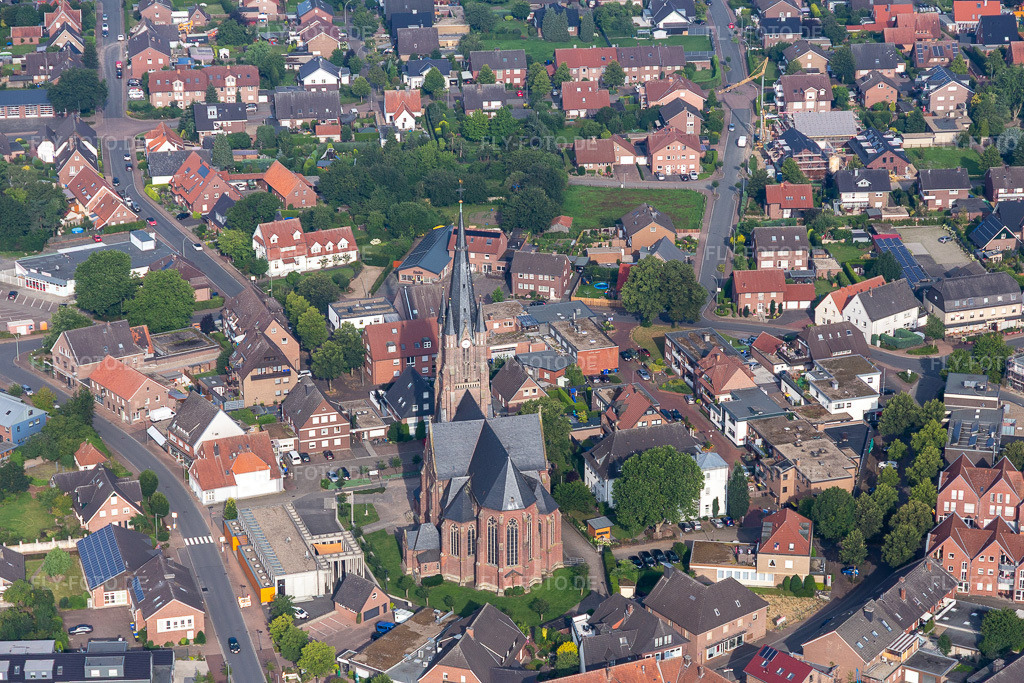 Luftbild: Kirchengebäude 