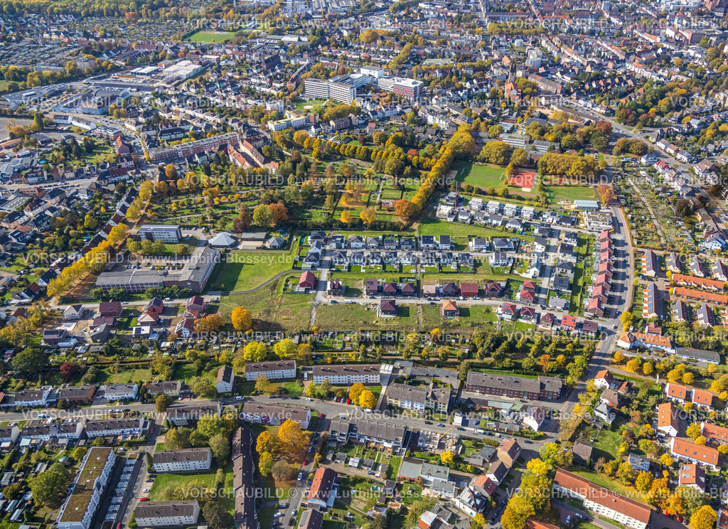 Hamm221003107 | Luftbild, Neubau Wohngebiet Auf dem Beisenkamp, Clementine-Röper-Straße, Eschenallee, Südenfriedhof, Beisenkamp-Gymnasium, Evang. Krankenhaus Hamm, Bäume in Herbstfarben, Mitte, Hamm, Ruhrgebiet, Nordrhein-Westfalen, Deutschland