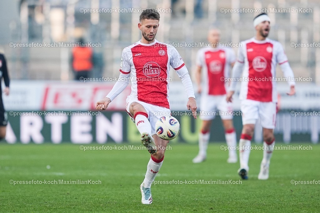 xYDRx24012601108 | 24.01.2026, xydrx, Fußball, 3.Liga, Rot-Weiss Essen - TSV Havelse, Saison 2025 2026, Stadion an der Hafenstraße: Torben Muesel (Rot-Weiss Essen #26)   DFB regulations prohibit any use of photographs as image sequences and or quasi-video. Photo: xYannisxDreimannxPressefotoKochx