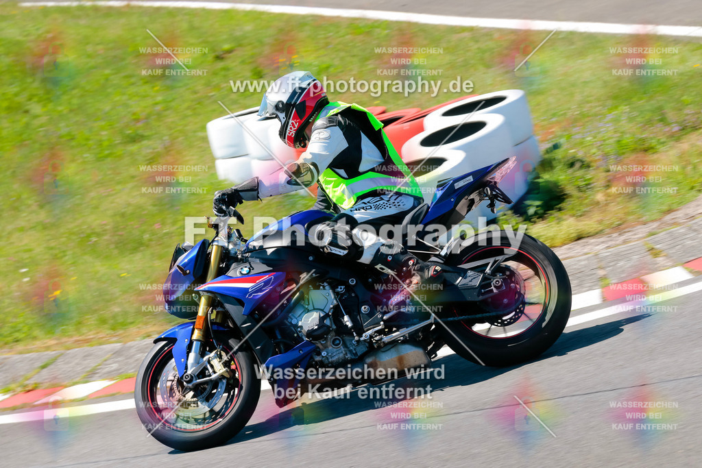 Moto-TeamOBK-22373 | Hier findet Ihr Bilder von Touristenfahrten auf der Nürburgring Nordschleife oder von anderen Veranstaltungen die ich besucht habe. Viel Spass beim Durch Schauen 