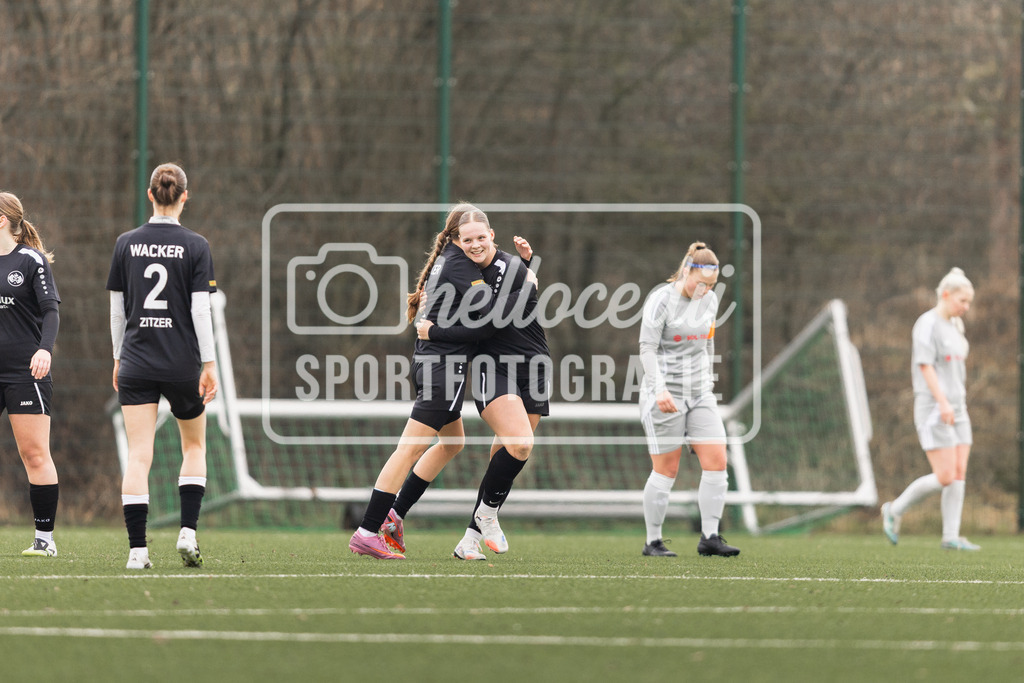 Fußball I Frauen I Saison 2025-2026 I Testspiel I DjK Wacker Mecklenbeck - BW Hollage I 08.02.2026-057 | Sophie Walters (4, Wacker Mecklenbeck) Svea Zurborn (14, Wacker Mecklenbeck) - Realisiert mit Pictrs.com