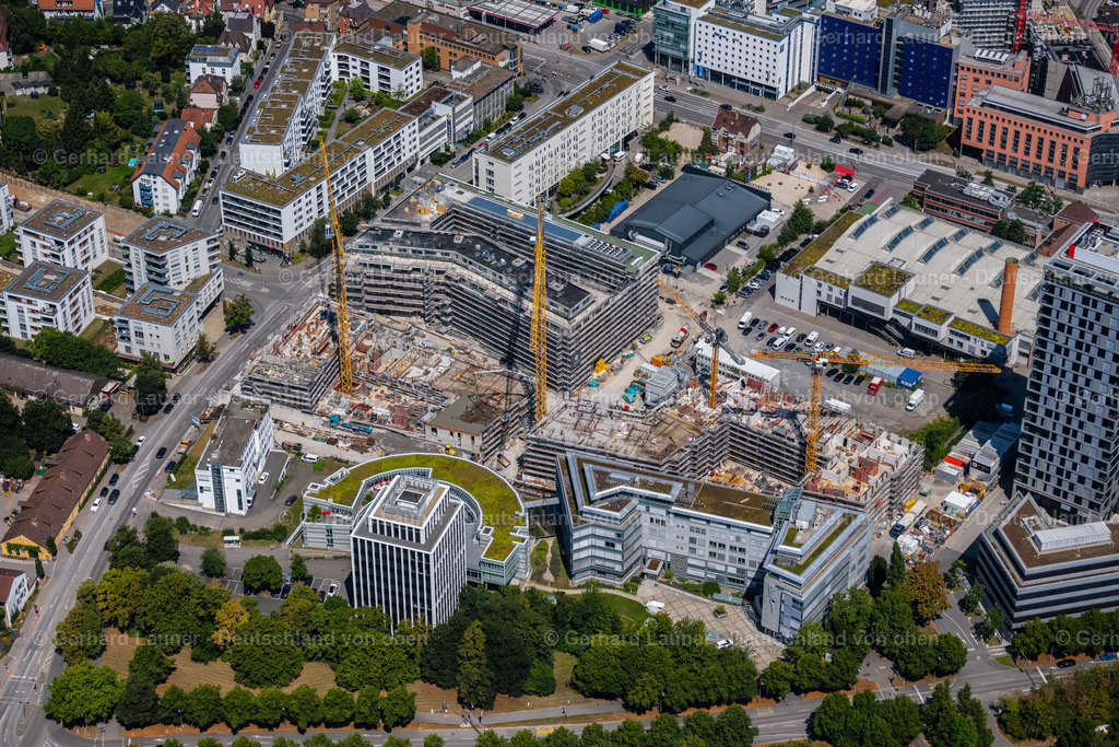 4034704 | STUTTGART 22.07.2020 Baustelle zum Neubau eines Mehrfamilien- Wohn- und Geschäftshauses MAYLIVING + MAYOFFICE an der Maybachstraße im Ortsteil Bahnhof Feuerbach in Stuttgart im Bundesland Baden-Württemberg, Deutschland. Weiterführende Informationen bei: GIEAG Immobilien AG,  Implenia AG,  KRESINGS ARCHITEKTUR GMBH,  Möhrle + Partner Freie Landschaftsarchitekten BDLA/IFLA,  kappes ipg GmbH. // Construction site for the new residential and commercial building MAYLIVING + MAYOFFICE on Maybachstrasse in the district Bahnhof Feuerbach in Stuttgart in the state Baden-Wurttemberg, Germany. Further information at: GIEAG Immobilien AG,  Implenia AG,  KRESINGS ARCHITEKTUR GMBH,  Moehrle + Partner Freie Landschaftsarchitekten BDLA/IFLA,  kappes ipg GmbH. Foto: Gerhard Launer