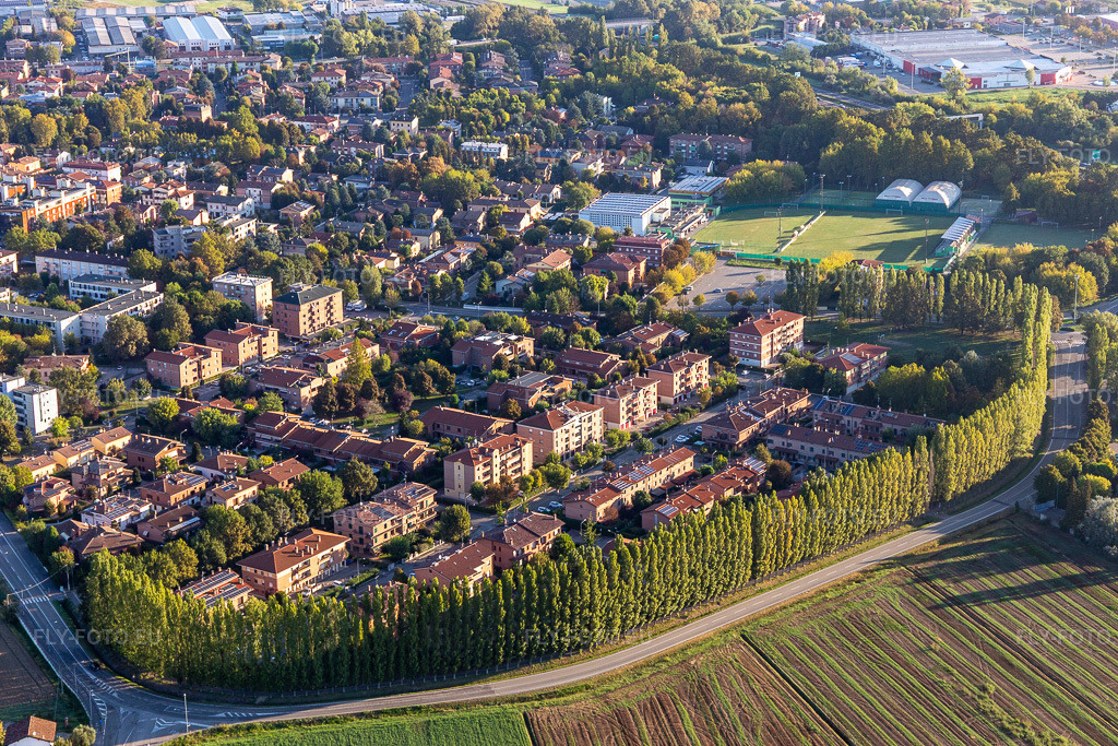 Vue aérienne: Parco Tien An Men à Campogalliano dans le département Modena, Italie. Photo: IMG_134843.jpg prise le 20/09/2022 par Werner Riehm/FLY-FOTO.eu – Résolution de l'original: 5377 x 3585 px