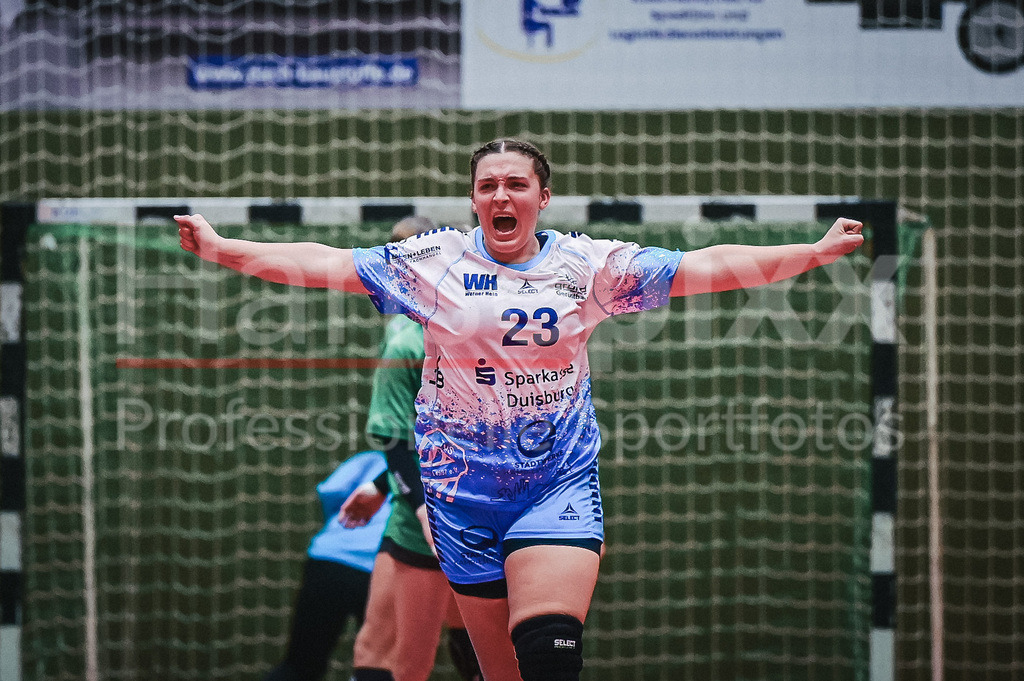 Handball, 2. Bundesliga Frauen, SV Werder Bremen - TuS Lintfort | v.li.: Jana Willing (TuS Lintfort, 23) mit Torjubel, Jubel über das Tor