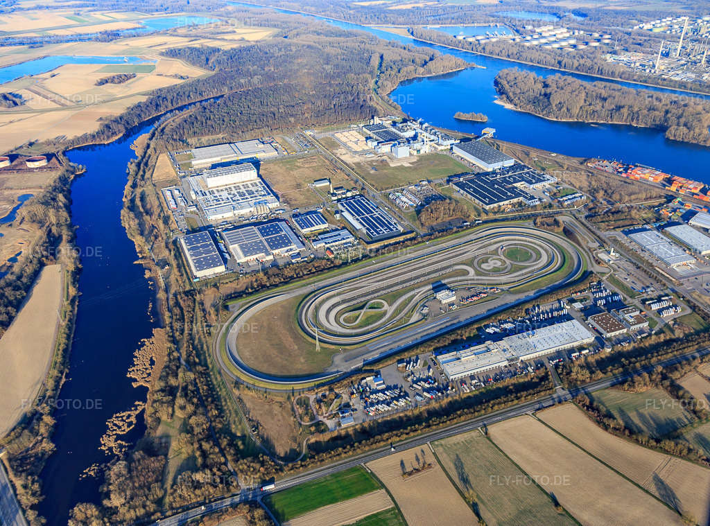Luftbild: Industriegebiet Oberwald mit Daimler Truck Testgelände EVZ in Wörth am Rhein im Bundesland Rheinland-Pfalz in Deutschland. Foto: IMG_145462.jpg vom 07.03.2025 durch Werner Riehm/FLY-FOTO.de