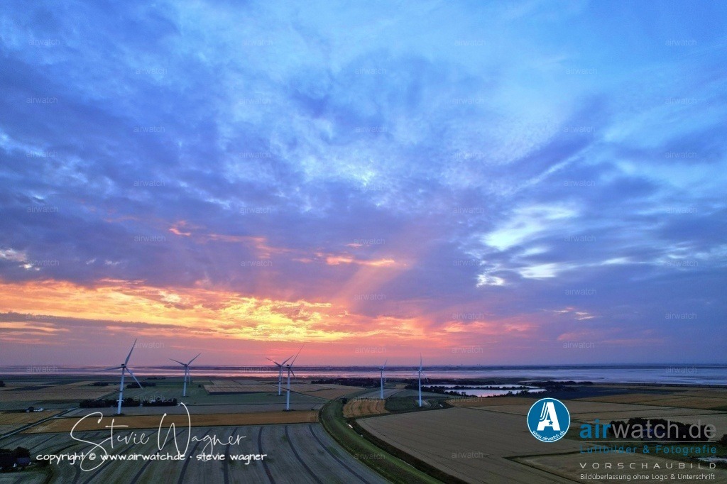Windpark - Simonsberg | Entdecken Sie atemberaubende Luftbilder und Fotografien auf airwatch.de - Tauchen Sie ein in eine Welt voller faszinierender Aufnahmen aus der Vogelperspektive.