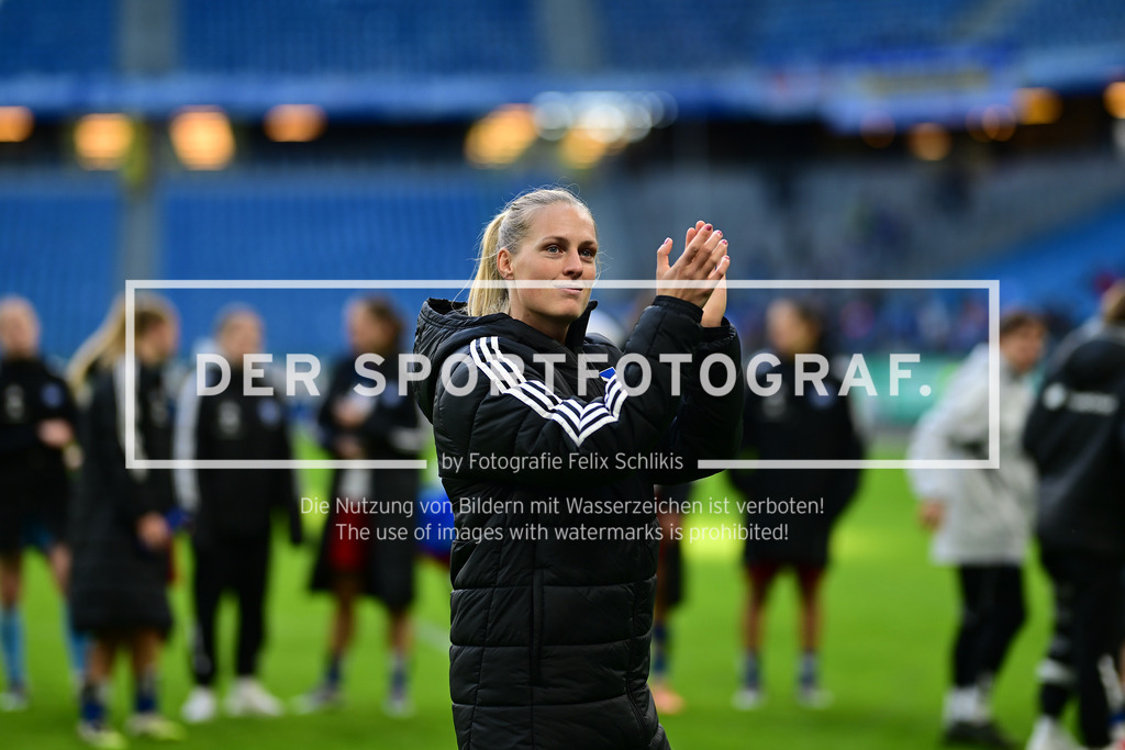 Fußball I Frauen I Saison 2025-2026 I Bundesliga I 7. Spieltag I Hamburger SV - FC Carl Zeiss Jena I 18.10.2025 I 25433 | Einzelfoto, Freisteller, Einzelbild, Cut-out, isoliertes Motiv, Sportaufnahme, Nahaufnahme, freigestellt, freigestellte Aufnahme, Aufnahme, Einzeln: Inga Schuldt (1, Hamburger SV) - Realisiert mit Pictrs.com