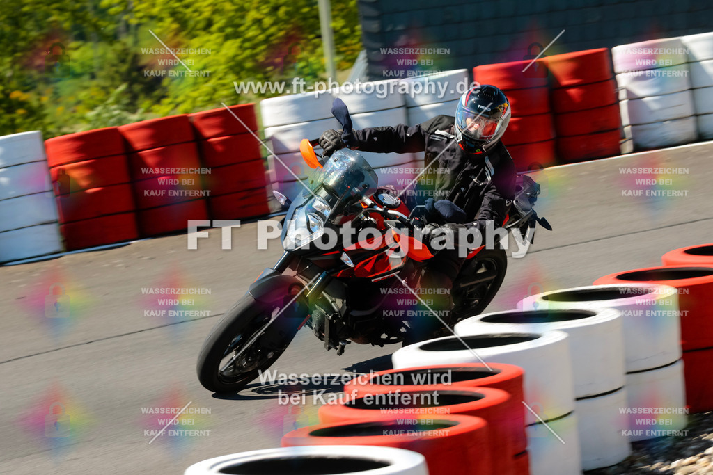 Moto-TeamOBK-22303 | Hier findet Ihr Bilder von Touristenfahrten auf der Nürburgring Nordschleife oder von anderen Veranstaltungen die ich besucht habe. Viel Spass beim Durch Schauen 