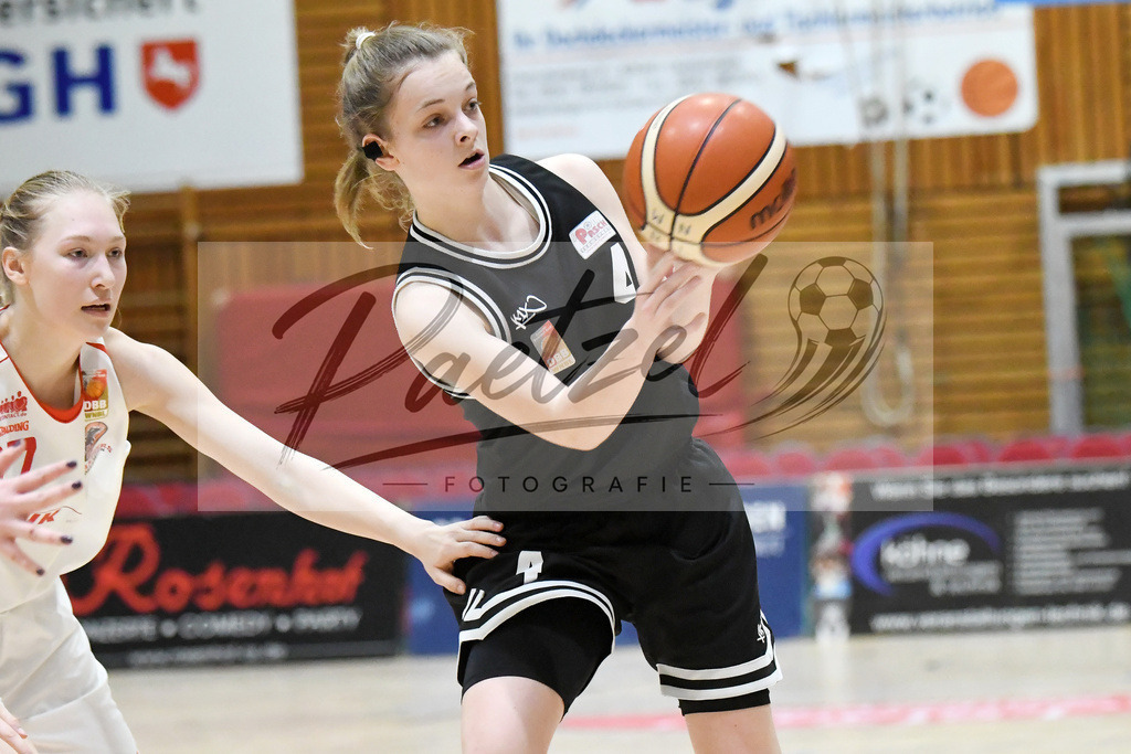 20200126_OSCTGN_0053 | Basketball, Juniorinnen: Lena Eicker (TG Neuss Junior Tigers) in Aktion, am Ball, Einzelaktion beim Spiel der WNBL zwischen OSC Junior Panthers vs. TG Neuss Junior Tigers am 26.01.2020 im Panthers Dome in Osnabrück, Deutschland.(Foto von Nico Paetzel) - Realisiert mit Pictrs.com