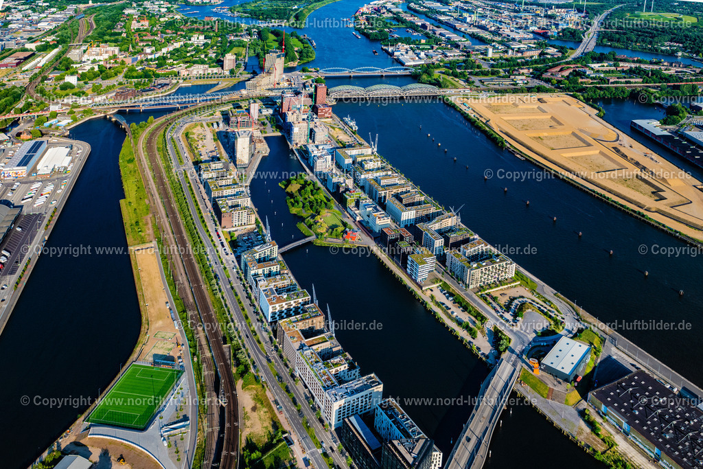 Hamburg_Baakenhafen_Elbtower_Elbbrücken_Hafencity_ELS_8112160625 | HAMBURG 16.06.2025 Baustellen für Wohn- und Geschäftshäuser im Baakenhafen entlang der der Baakenallee in der HafenCity in Hamburg, Deutschland. Weiterführende Informationen bei: AUG. PRIEN Bauunternehmung (GmbH & Co. KG),  BVE Bauverein der Elbgemeinden eG,  Baugenossenschaft Hamburger Wohnen eG,  Johann Daniel Lawaetz-Stiftung,  Richard Ditting GmbH & Co. KG,  bof architekten,  florian krieger - architektur und städtebau gmbh. // Construction sites for residential and commercial buildings in the Baakenhafen along the Baakenallee in HafenCity in Hamburg, Germany. Further information at: AUG. PRIEN Bauunternehmung (GmbH & Co. KG),  BVE Bauverein der Elbgemeinden eG,  Baugenossenschaft Hamburger Wohnen eG,  Johann Daniel Lawaetz-Stiftung,  Richard Ditting GmbH & Co. KG,  bof architekten,  florian krieger - architektur und staedtebau gmbh. Foto: Martin Elsen