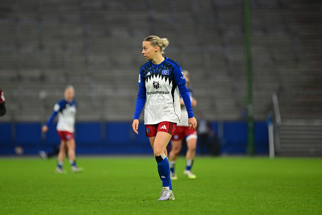 Fußball I Frauen I Saison 2025-2026 I Bundesliga I 10. Spieltag I Hamburger SV - 1. FC Nürnberg I 47971 | Sophie Hillebrand (22, Hamburger SV) - Realisiert mit Pictrs.com