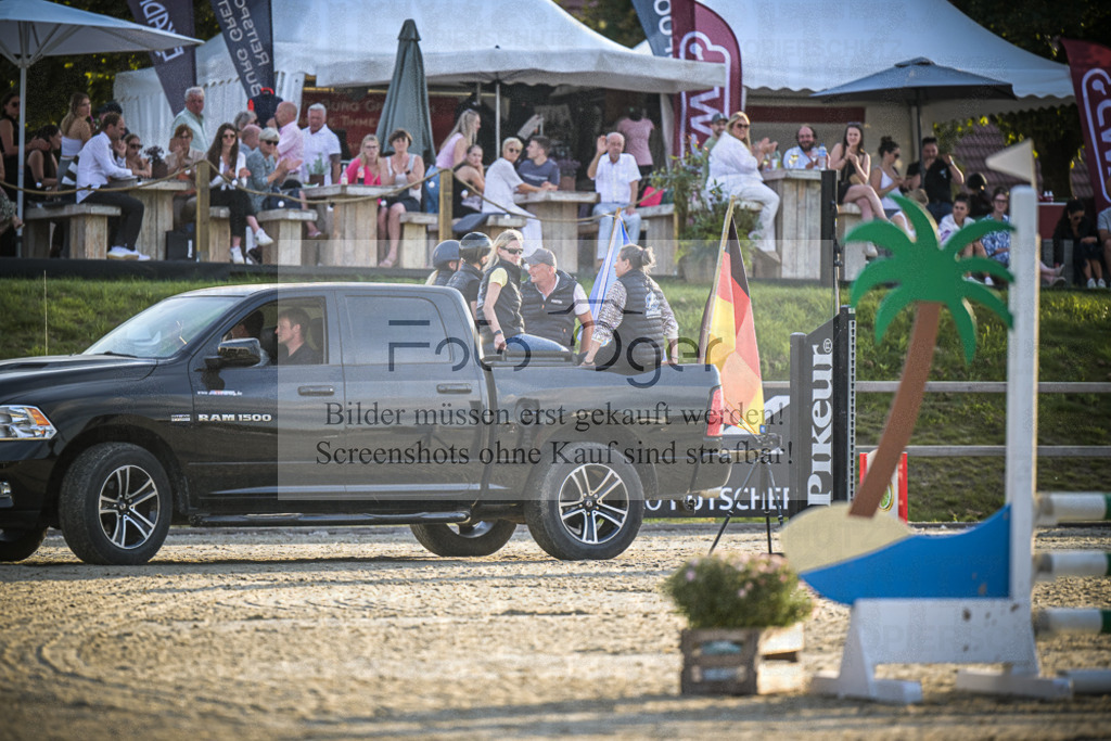 DOS_0194 | Entdecke hochwertige Reitturnierfotos von Foto Oger. Professionell, emotional und authentisch – jetzt Lieblingsmomente im Shop bestellen.Deutschlandweite Turnierfotografie. - Realisiert mit Pictrs.com